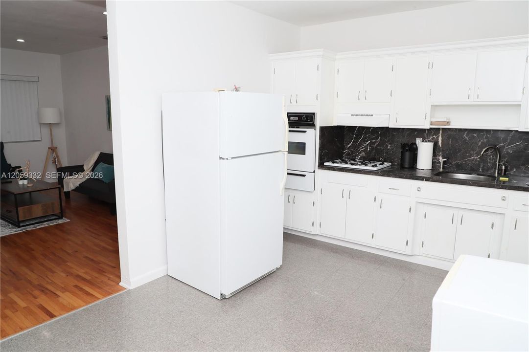 В аренду: $2,400 (1 спален, 1 ванн, 500 Квадратных фут)