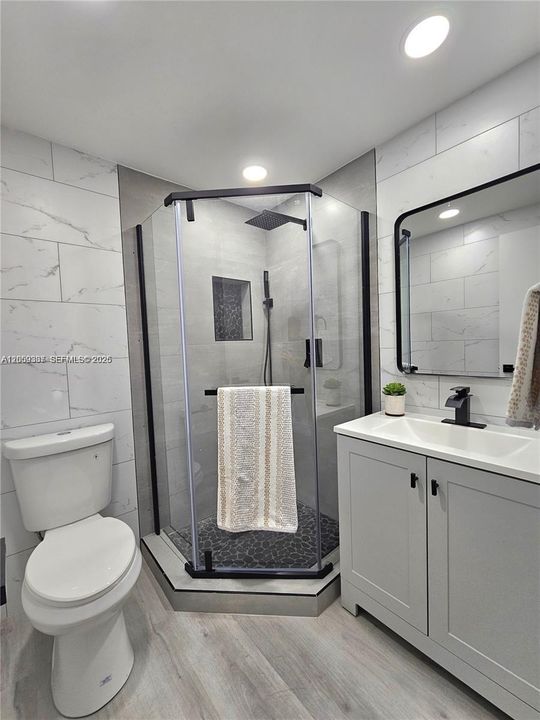 На продажу: $149,900 (2 спален, 2 ванн, 950 Квадратных фут)