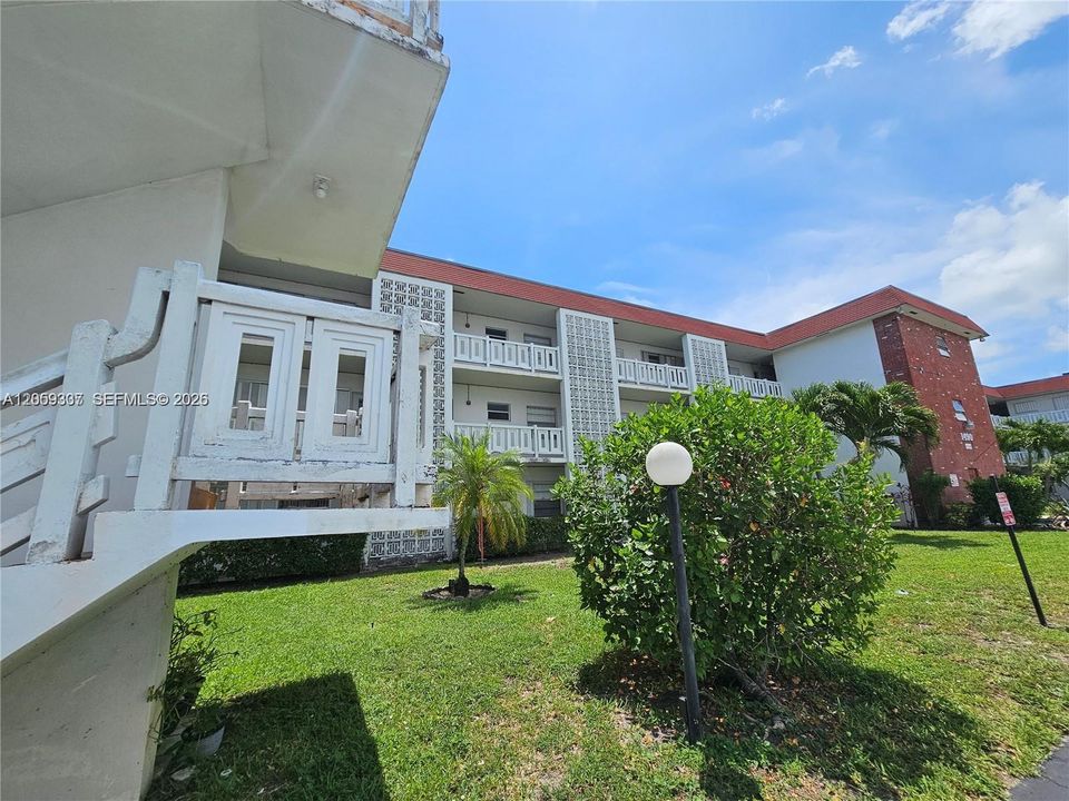 На продажу: $149,900 (2 спален, 2 ванн, 950 Квадратных фут)