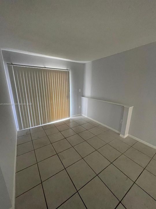 В аренду: $1,400 (3 спален, 1 ванн, 910 Квадратных фут)