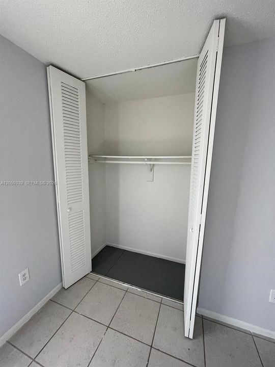 В аренду: $1,400 (3 спален, 1 ванн, 910 Квадратных фут)