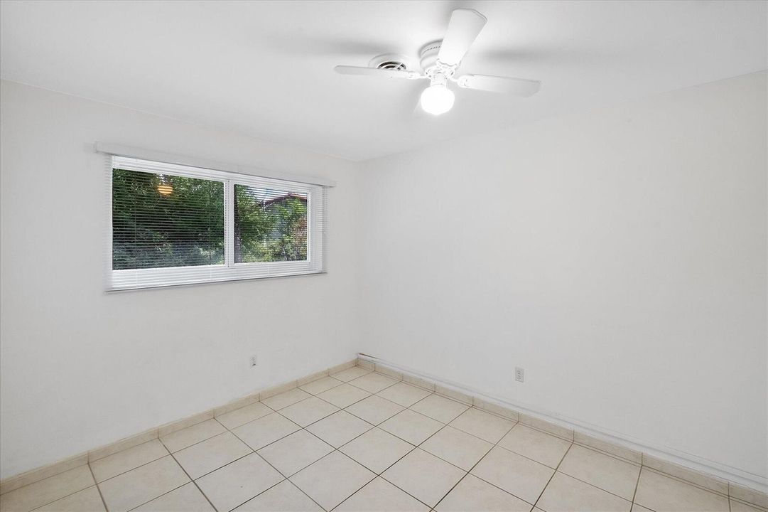 23-13988 Lakes Lure Ct_023