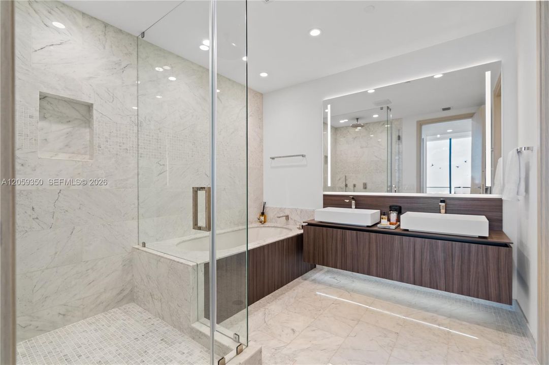 En Venta: $2,100,000 (2 camas, 2 baños, 1250 Pies cuadrados)