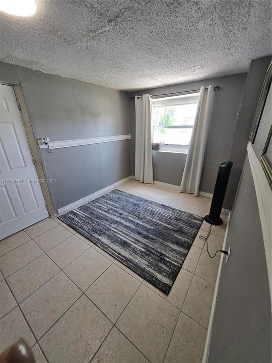 Living/sleeping area