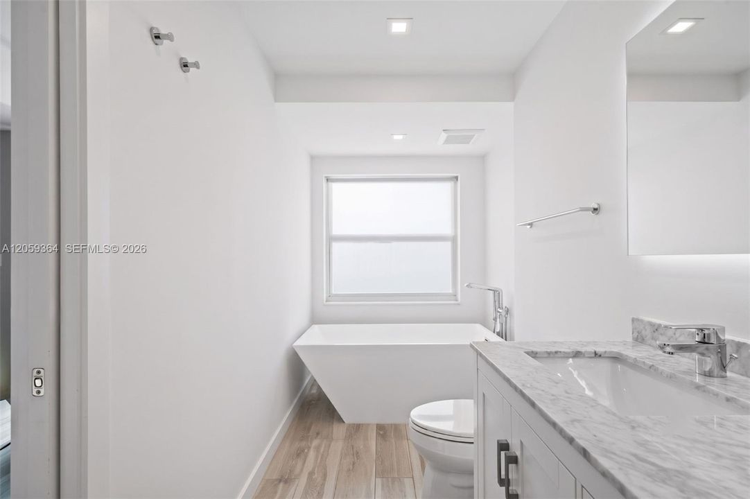 For Rent: $5,500 (3 beds, 2 baths, 1804 Square Feet)