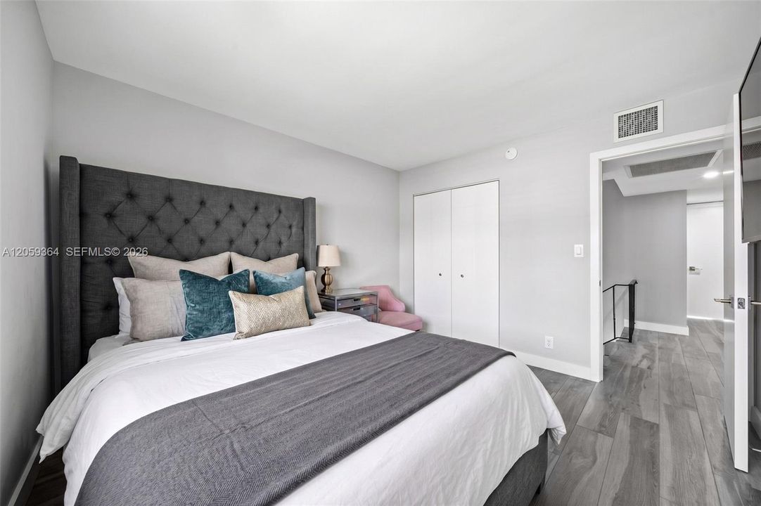 For Rent: $5,500 (3 beds, 2 baths, 1804 Square Feet)