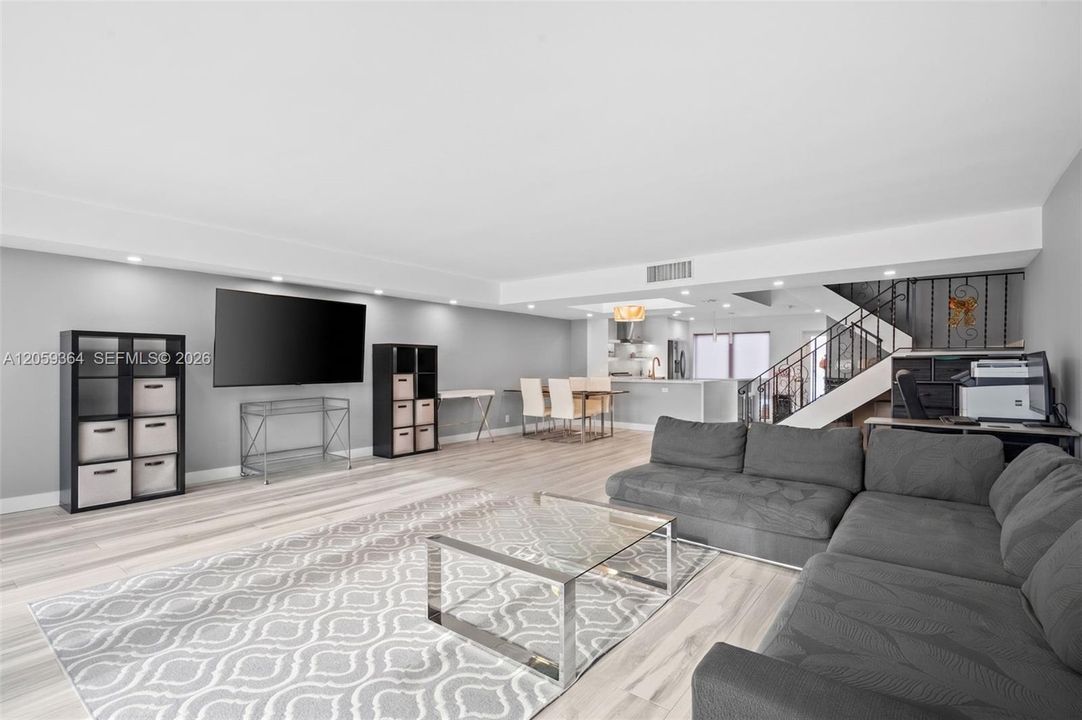For Rent: $5,500 (3 beds, 2 baths, 1804 Square Feet)