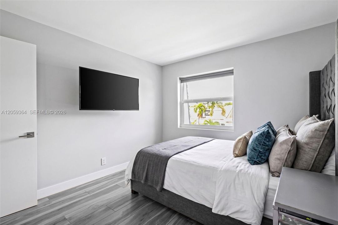 For Rent: $5,500 (3 beds, 2 baths, 1804 Square Feet)