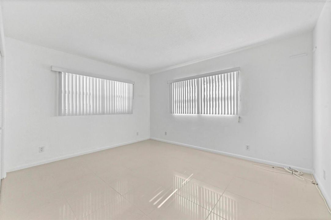 16 Bedroom 01
