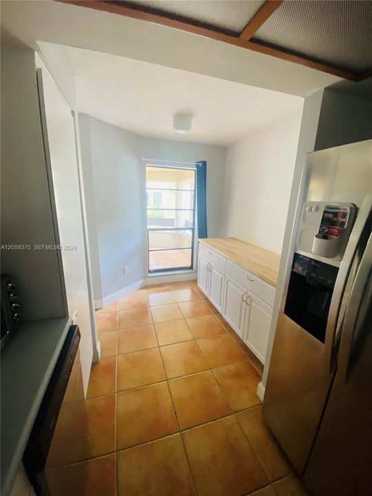 For Rent: $2,350 (2 beds, 2 baths, 1200 Square Feet)