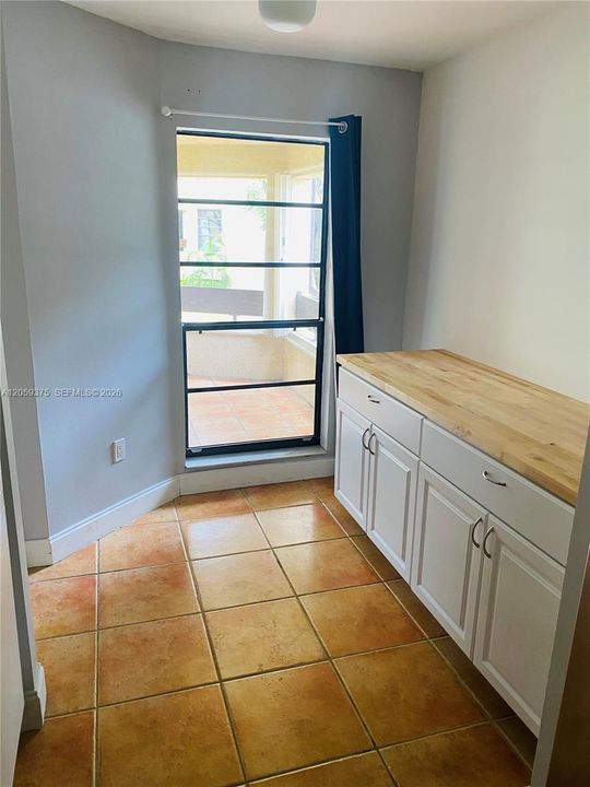 For Rent: $2,350 (2 beds, 2 baths, 1200 Square Feet)