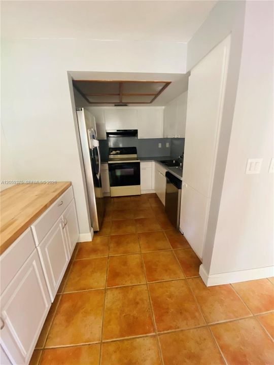 For Rent: $2,350 (2 beds, 2 baths, 1200 Square Feet)