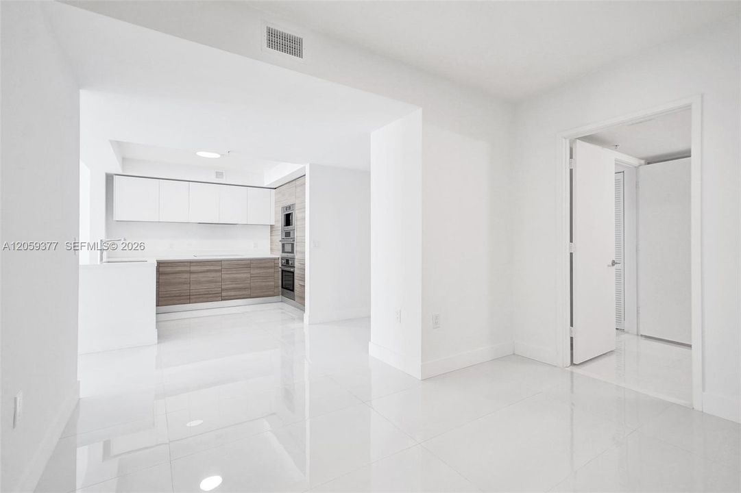 В аренду: $5,900 (2 спален, 3 ванн, 1541 Квадратных фут)