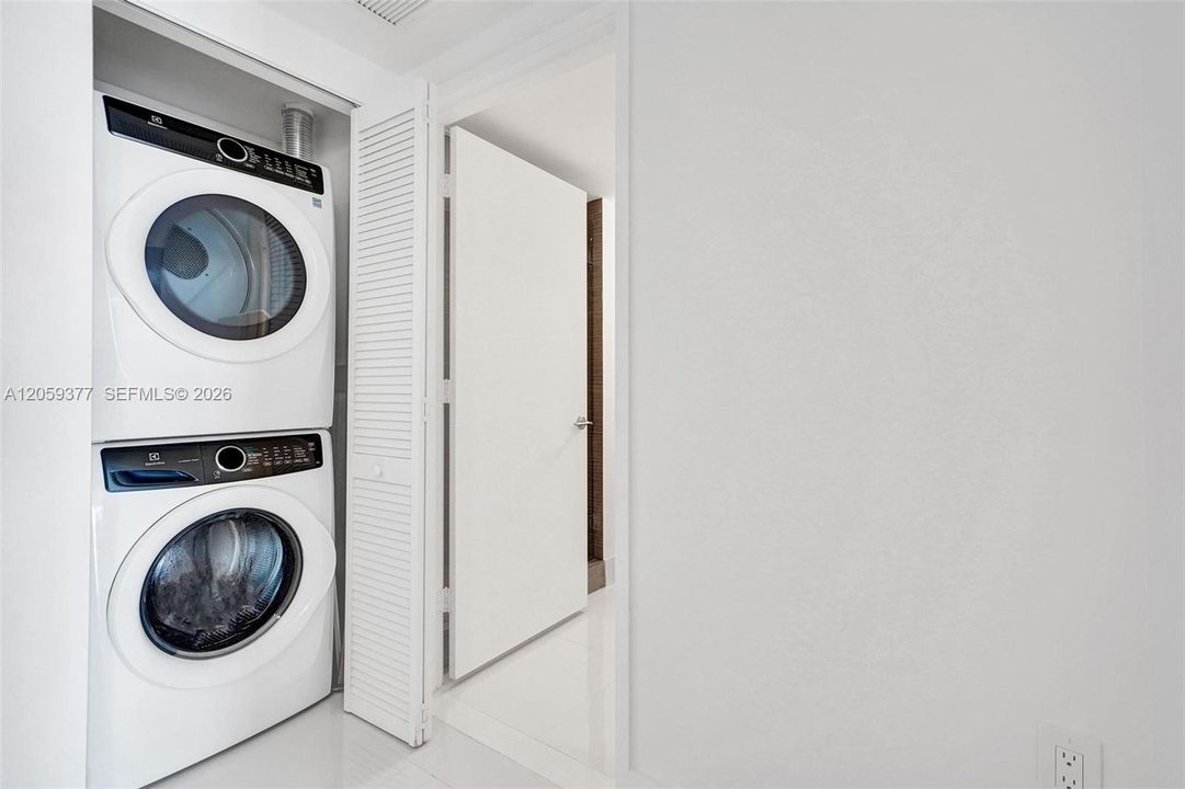 В аренду: $5,900 (2 спален, 3 ванн, 1541 Квадратных фут)