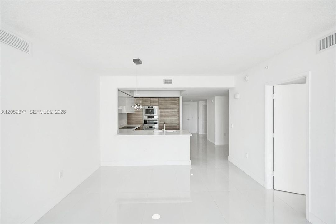 В аренду: $5,900 (2 спален, 3 ванн, 1541 Квадратных фут)