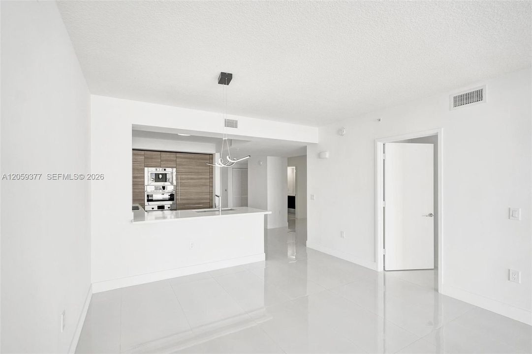 В аренду: $5,900 (2 спален, 3 ванн, 1541 Квадратных фут)