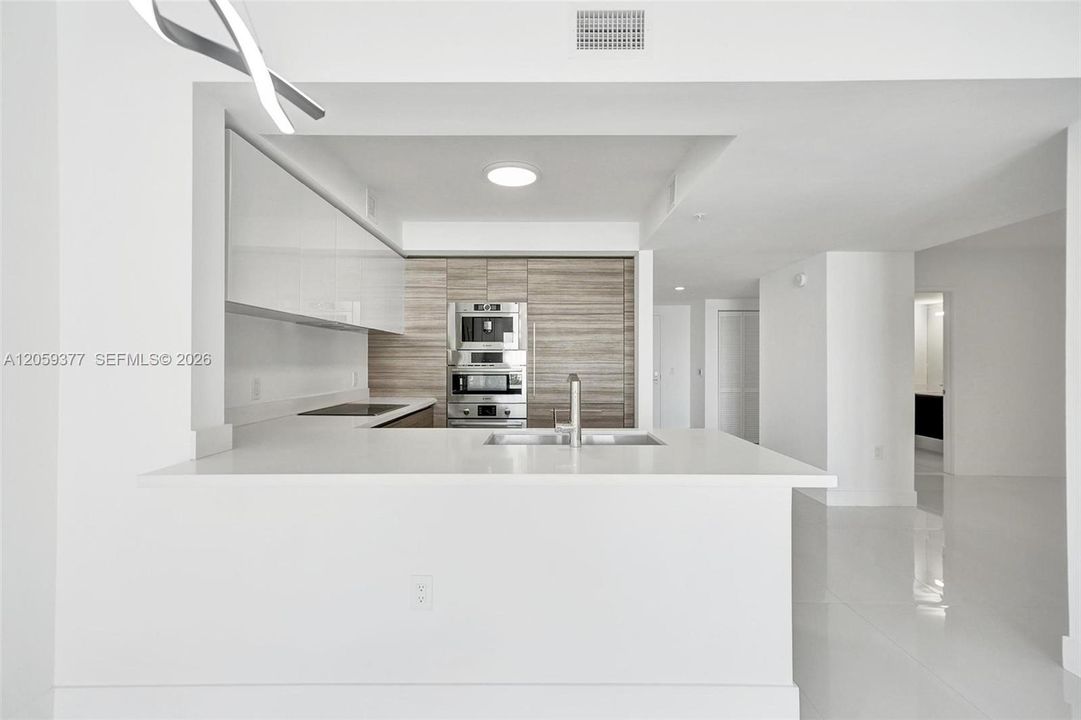 В аренду: $5,900 (2 спален, 3 ванн, 1541 Квадратных фут)