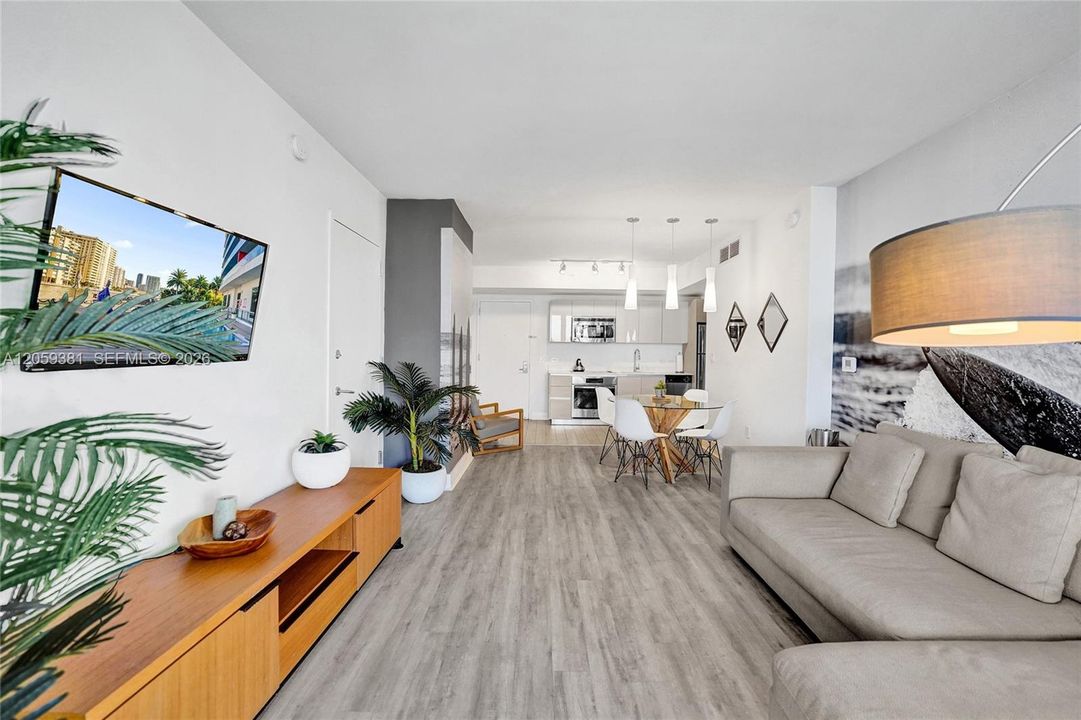 На продажу: $299,000 (2 спален, 2 ванн, 1028 Квадратных фут)