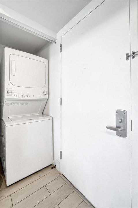 На продажу: $299,000 (2 спален, 2 ванн, 1028 Квадратных фут)