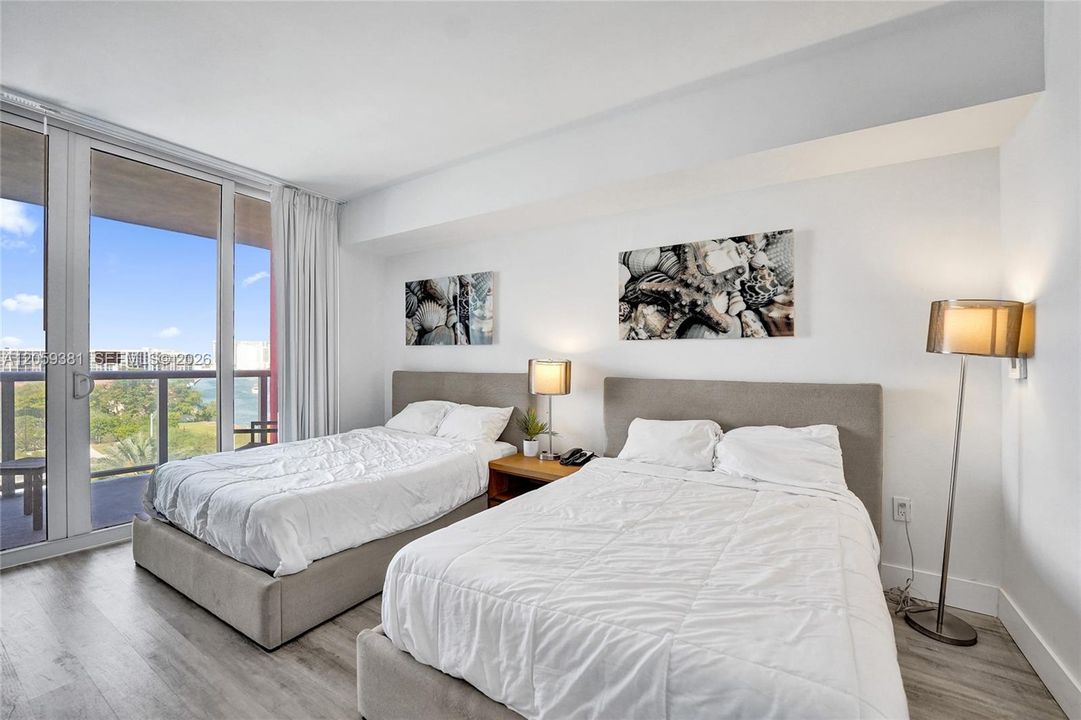 На продажу: $299,000 (2 спален, 2 ванн, 1028 Квадратных фут)