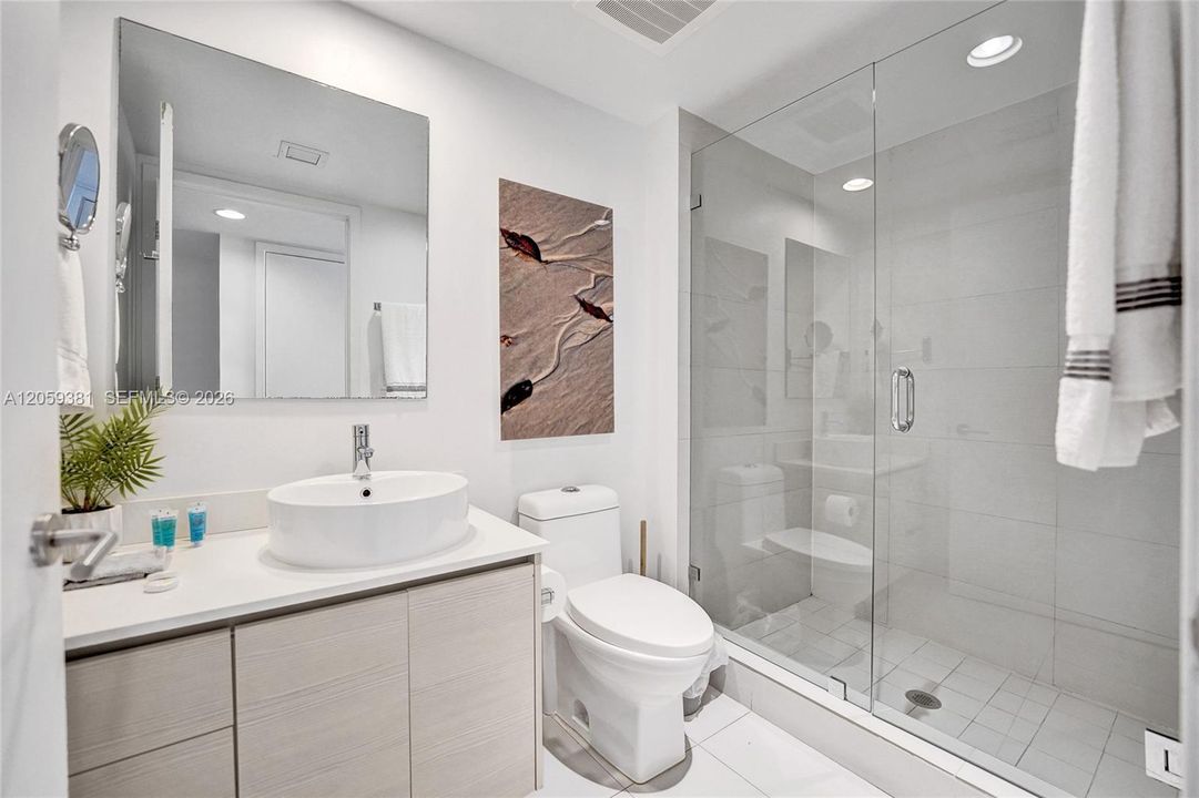 На продажу: $299,000 (2 спален, 2 ванн, 1028 Квадратных фут)
