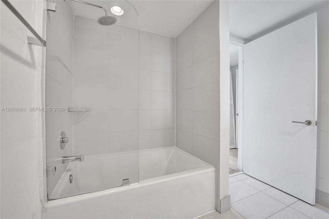 На продажу: $299,000 (2 спален, 2 ванн, 1028 Квадратных фут)