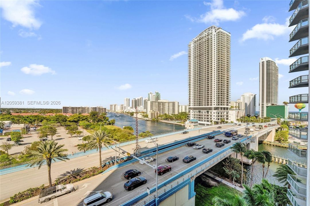 На продажу: $299,000 (2 спален, 2 ванн, 1028 Квадратных фут)