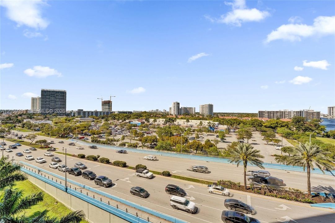 На продажу: $299,000 (2 спален, 2 ванн, 1028 Квадратных фут)