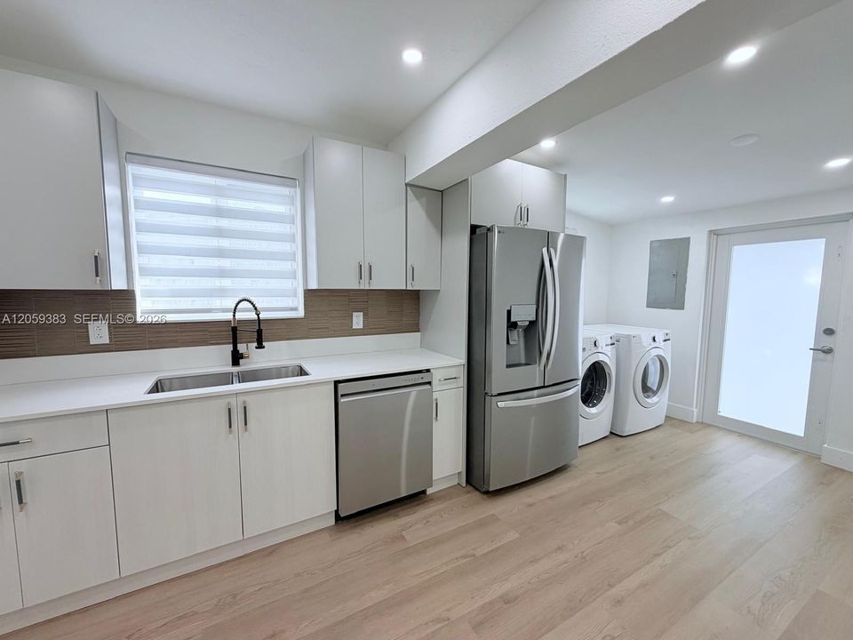 На продажу: $459,000 (3 спален, 2 ванн, 1128 Квадратных фут)