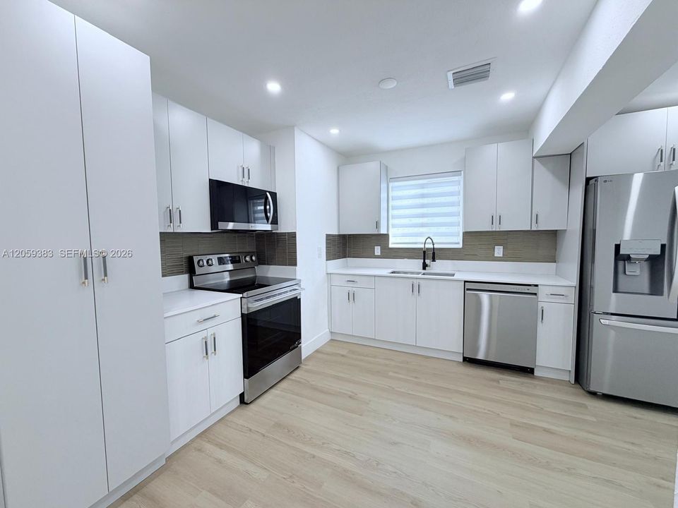 На продажу: $459,000 (3 спален, 2 ванн, 1128 Квадратных фут)