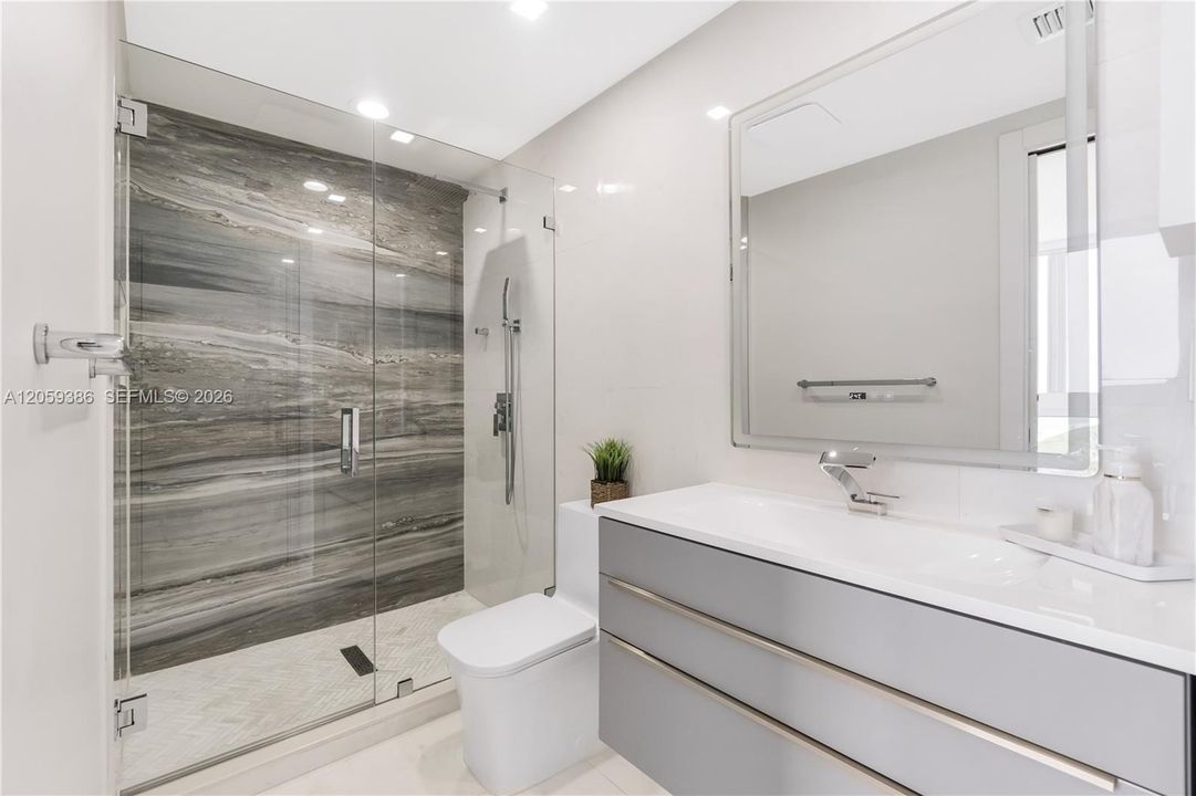 Activo con contrato: $6,700 (2 camas, 2 baños, 1410 Pies cuadrados)