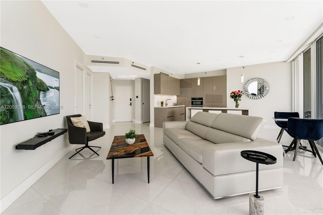 Activo con contrato: $6,700 (2 camas, 2 baños, 1410 Pies cuadrados)