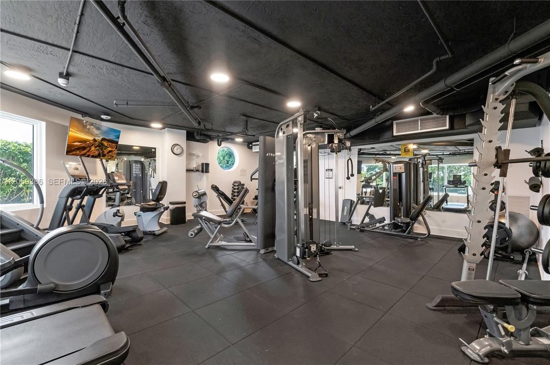 Activo con contrato: $6,700 (2 camas, 2 baños, 1410 Pies cuadrados)