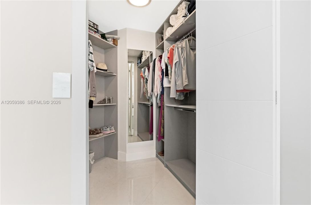 Activo con contrato: $6,700 (2 camas, 2 baños, 1410 Pies cuadrados)