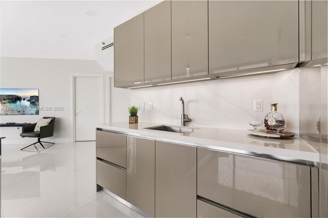 Activo con contrato: $6,700 (2 camas, 2 baños, 1410 Pies cuadrados)