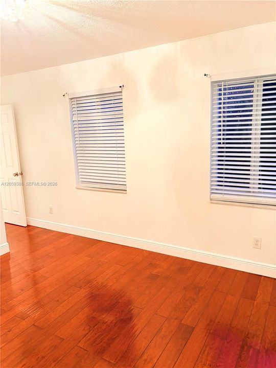 Recientemente alquilado: $4,000 (4 camas, 2 baños, 2093 Pies cuadrados)