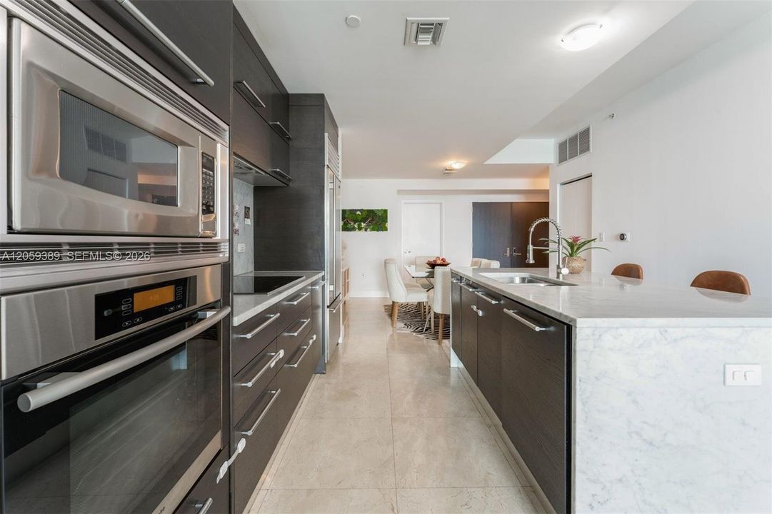 В аренду: $6,000 (2 спален, 3 ванн, 1450 Квадратных фут)