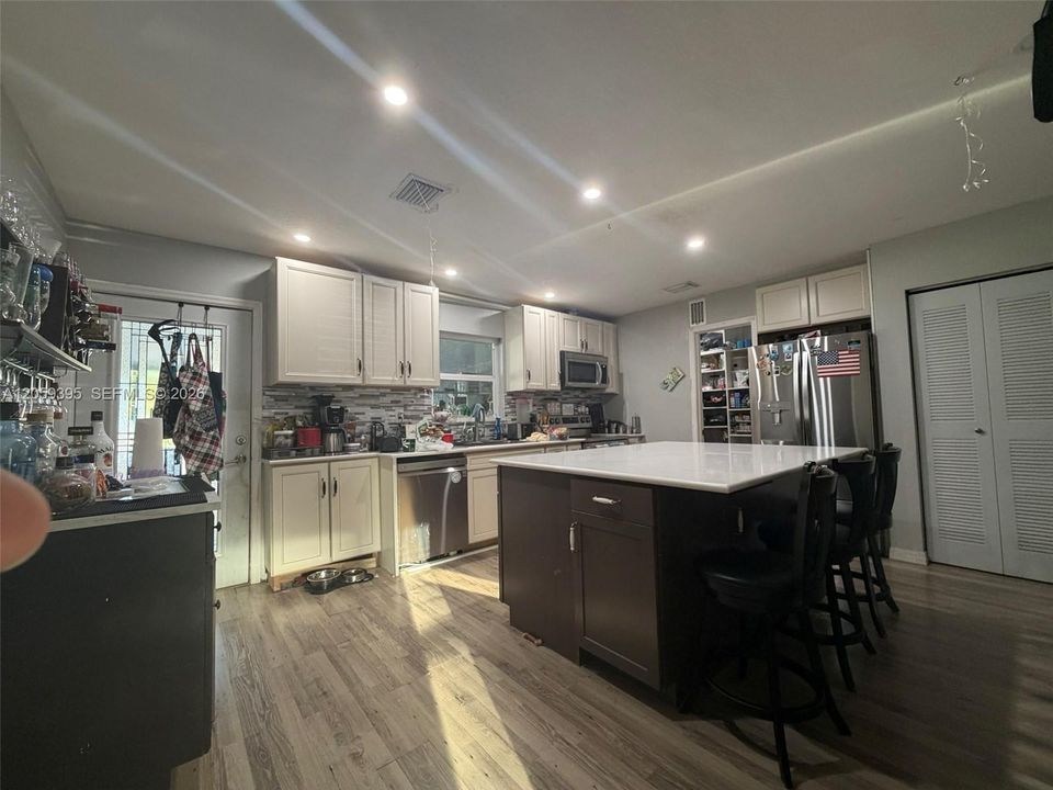 En Venta: $610,000 (3 camas, 2 baños, 1200 Pies cuadrados)