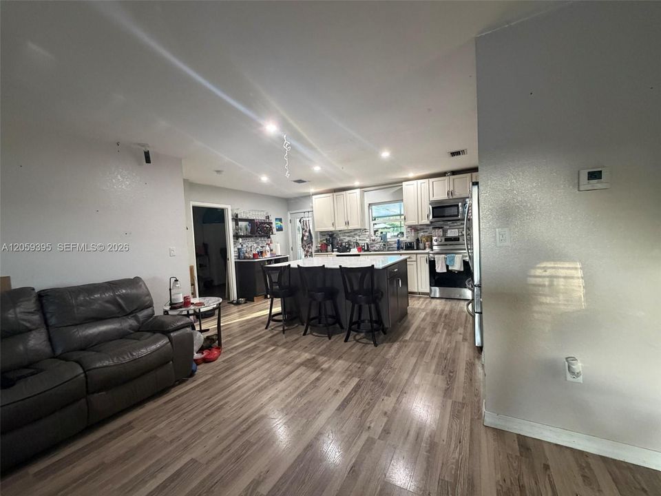 En Venta: $610,000 (3 camas, 2 baños, 1200 Pies cuadrados)