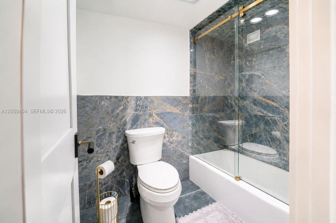 For Sale: $455,000 (2 beds, 2 baths, 1176 Square Feet)