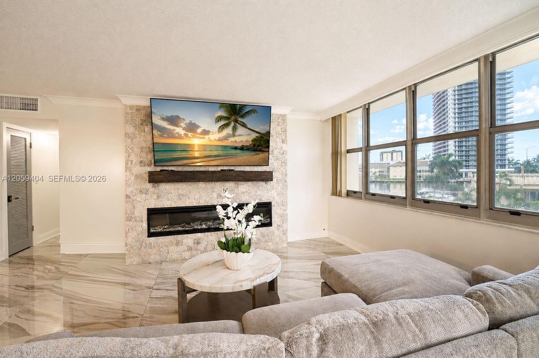For Sale: $455,000 (2 beds, 2 baths, 1176 Square Feet)