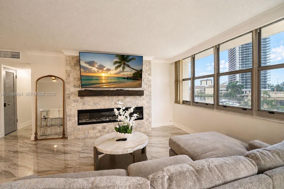 For Sale: $455,000 (2 beds, 2 baths, 1176 Square Feet)