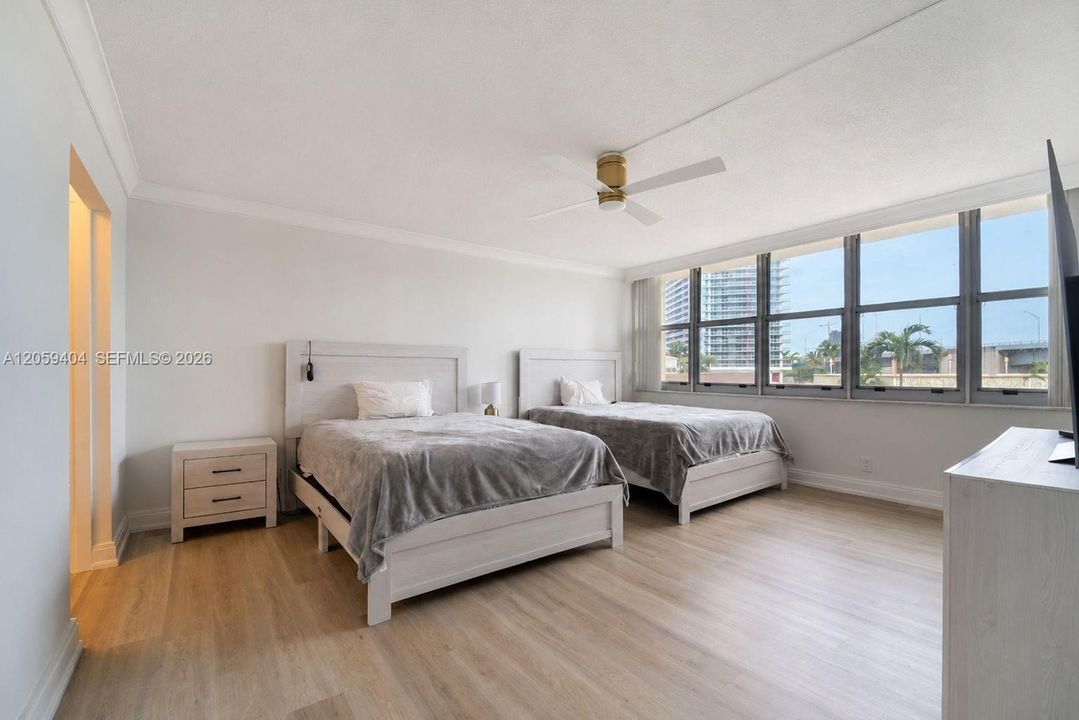 For Sale: $455,000 (2 beds, 2 baths, 1176 Square Feet)