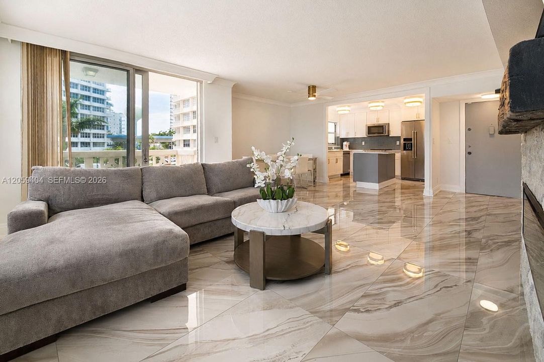 For Sale: $455,000 (2 beds, 2 baths, 1176 Square Feet)
