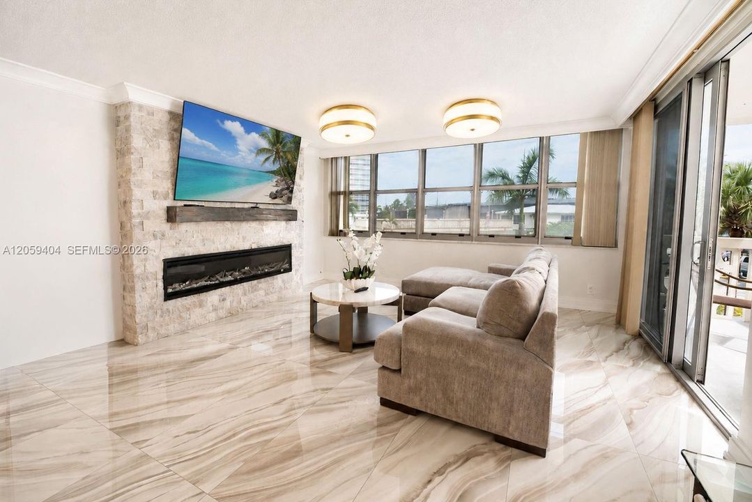 For Sale: $455,000 (2 beds, 2 baths, 1176 Square Feet)