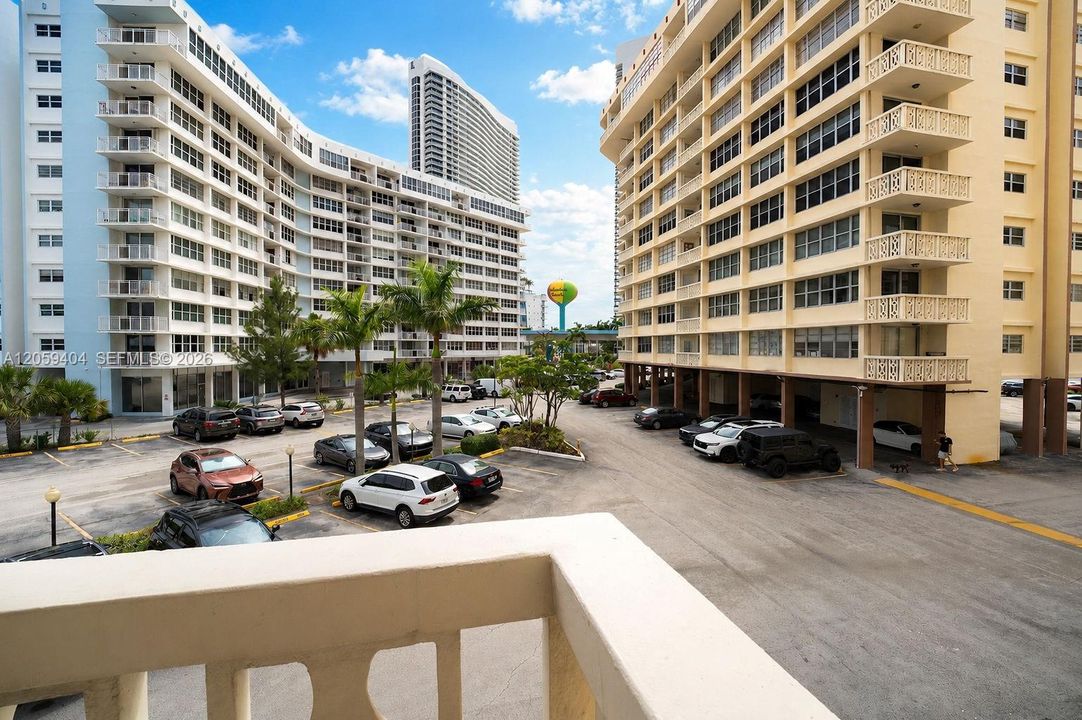 For Sale: $455,000 (2 beds, 2 baths, 1176 Square Feet)