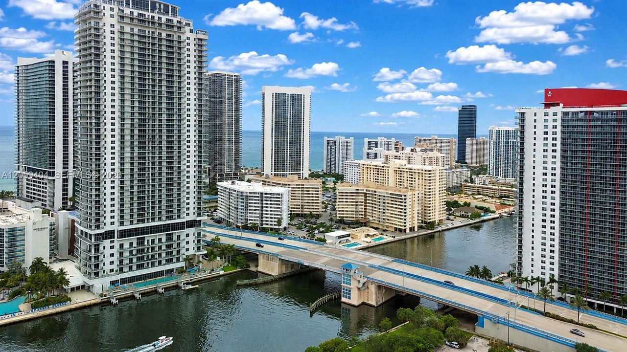 For Sale: $455,000 (2 beds, 2 baths, 1176 Square Feet)