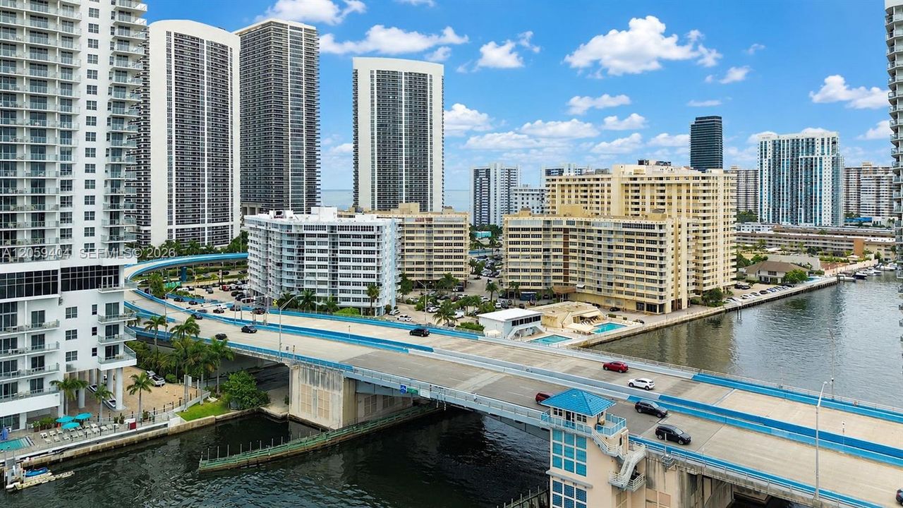 For Sale: $455,000 (2 beds, 2 baths, 1176 Square Feet)