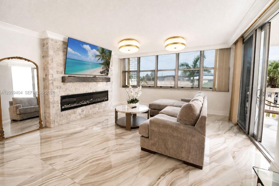 For Sale: $455,000 (2 beds, 2 baths, 1176 Square Feet)