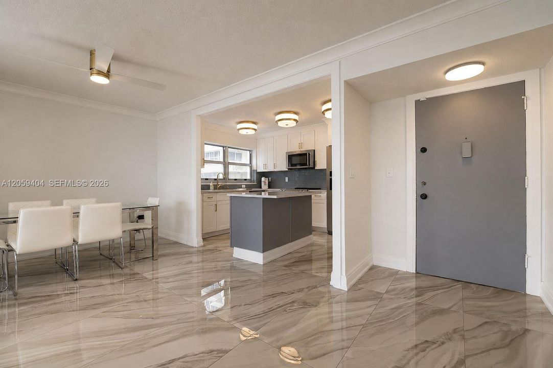 For Sale: $455,000 (2 beds, 2 baths, 1176 Square Feet)
